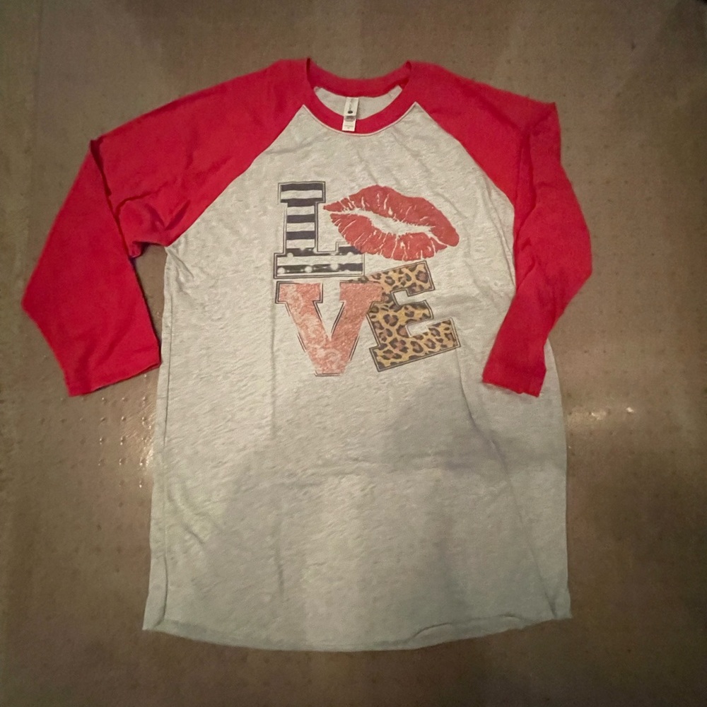 Raglan 3/4 Sleeve Love  T-Shirt 💖 Valentine’s Day